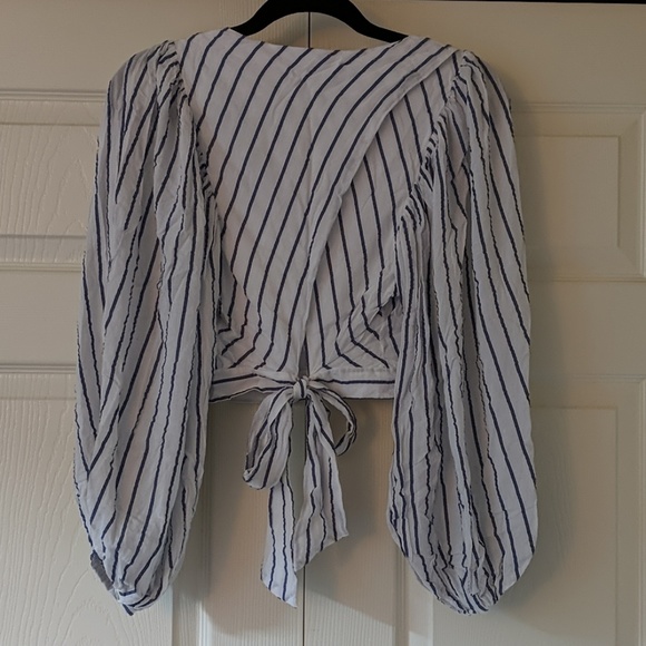 Zara | Crop Top with Flowing Sleeves! - Picture 4 of 6